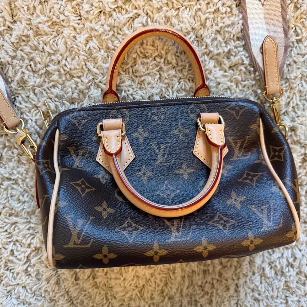 LOUIS VUITTON SPEEDY 20 (comes with original box and dust bag)